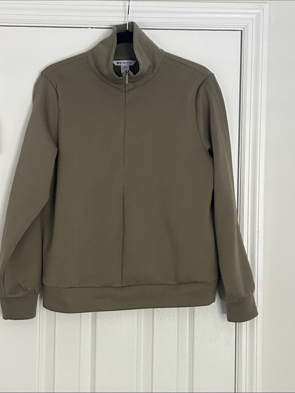 Athleta Women’s Olive Green Quarter-Zip Sweatshirt. M
